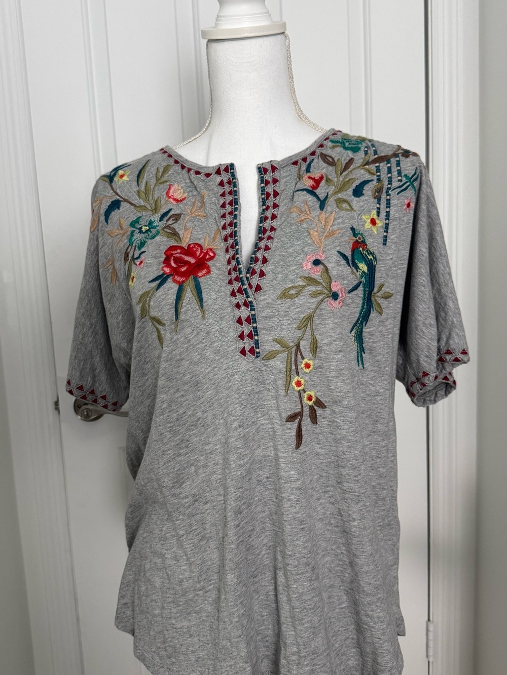 Johnny Was Los Angeles Embroidered Grey Floral Knit V-Neck Women's Top